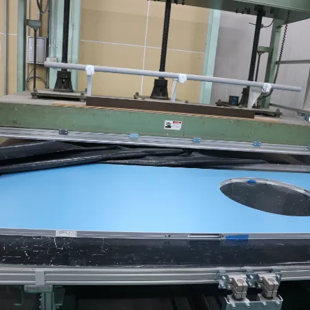 ホットメルトプレスにて圧着 