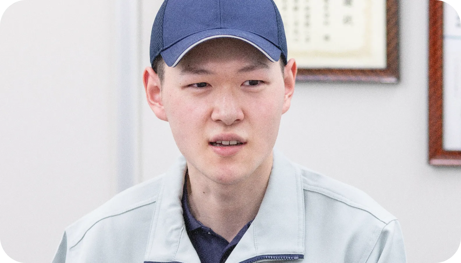 Y.Y.さんインタビューに答える様子