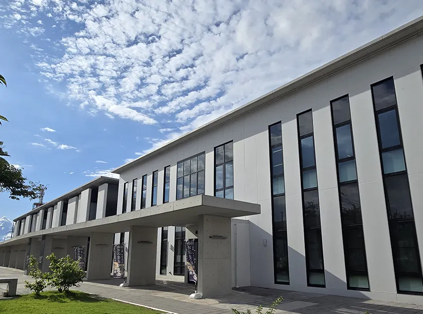 さざなみタウン長浜図書館新築工事の施工事例